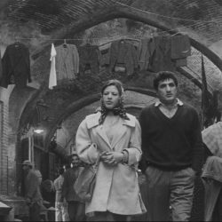 « La Brique et le Miroir » (1965)